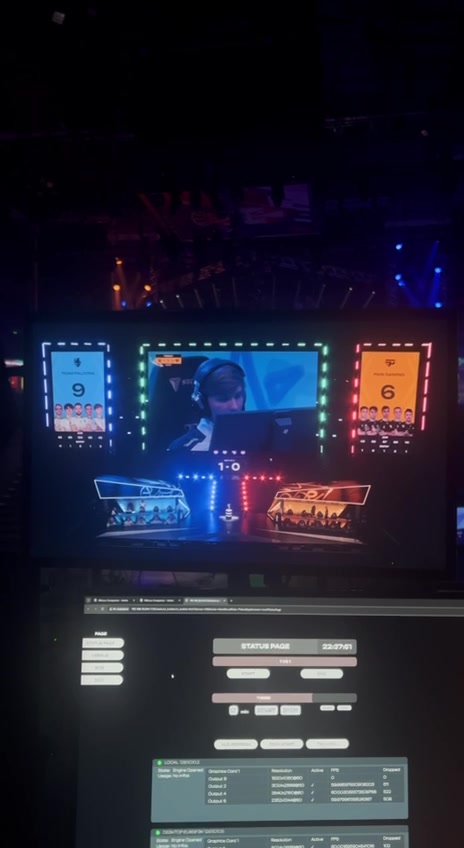 Operator status page next to the stage