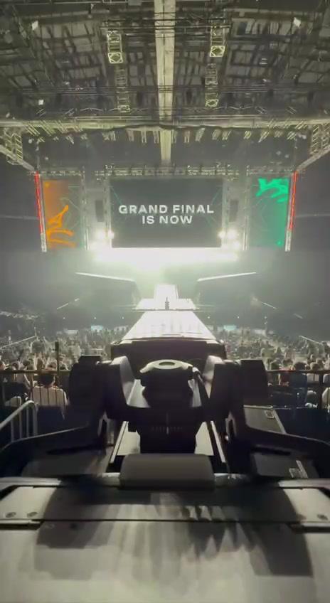 Grand final, from the floor